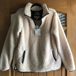 Women’s cozy Sherpa pull over.